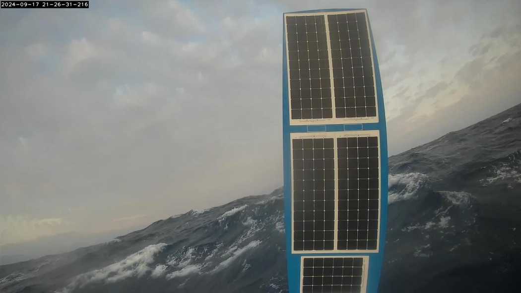 BB706 sailing downwind at 5-7 knots in 25 knot Easterly: sail up