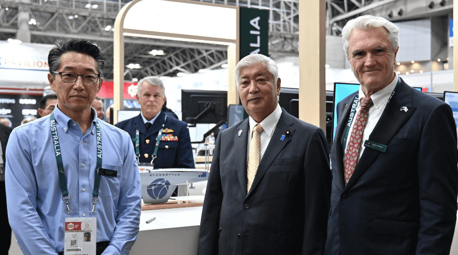 Japan Defence Minister General Nakatani visits Ocius at DSEI Photo left to right: Akio Hanaki, General Manager Seisgadget, Air Vice Marshal Gavin Turnbull AM (background), General Nakatani – Japan Minister of Defence, Robert Dane.